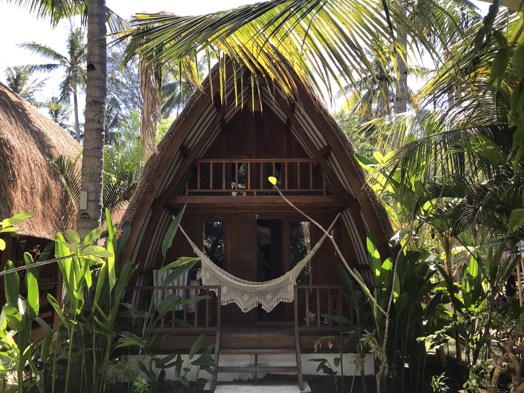 Island View Bar and Bungalow